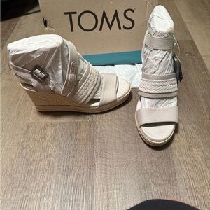 TOMS Cream Wedge Sandals with Ruched Fabric